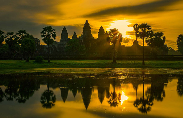 Angkor Wat Temple Sunrise Tour