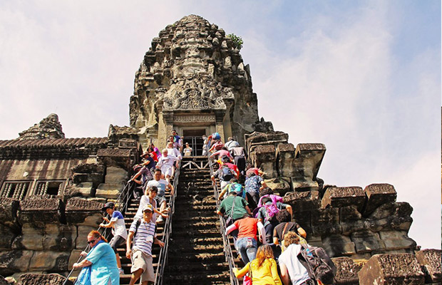 Angkor Wat Tour with Lunch, Temple Pass & evening Apsara Dance Show