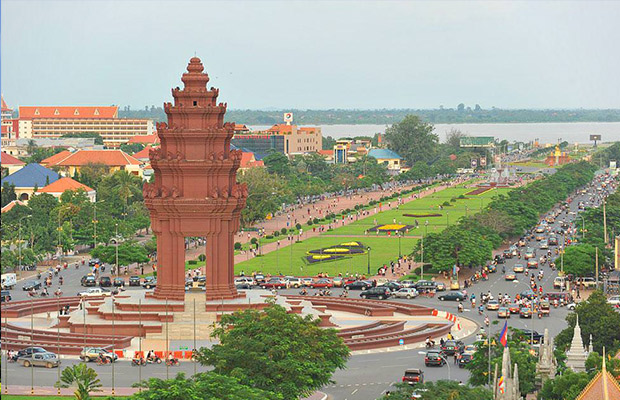 Beautiful Phnom Penh Private City Tour