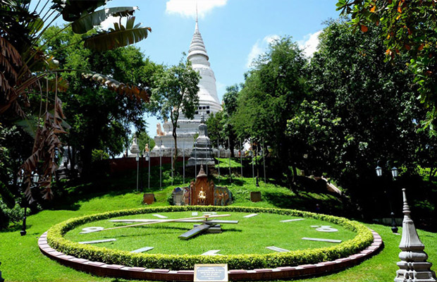 Beautiful Phnom Penh Private City Tour