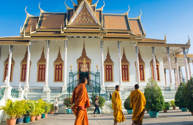 Best Phnom Penh City Tour (Royal Palace, Silver Pagoda, Independence Monument)