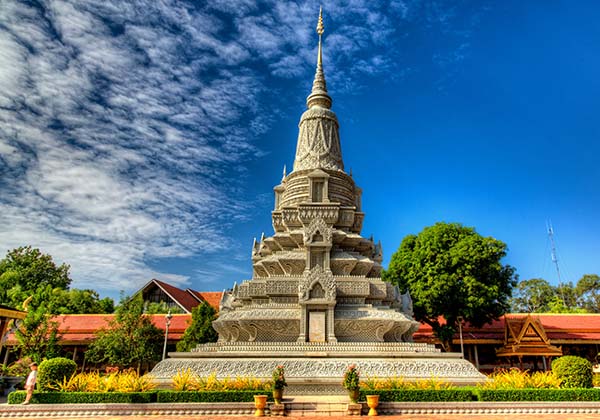 Best Phnom Penh City Tour (Royal Palace, Silver Pagoda, Independence Monument)