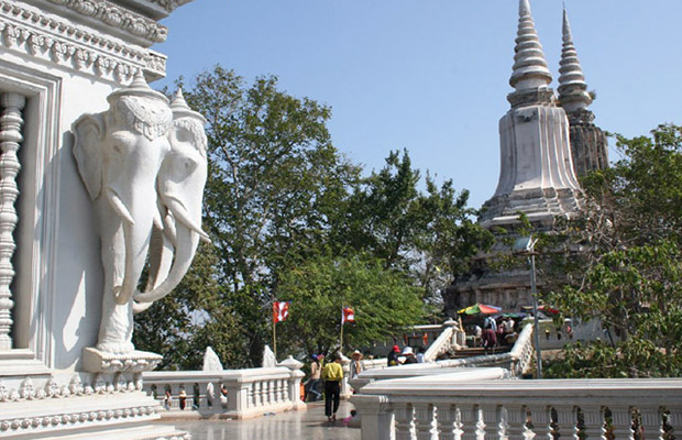 Wat Phnom Thom Mond